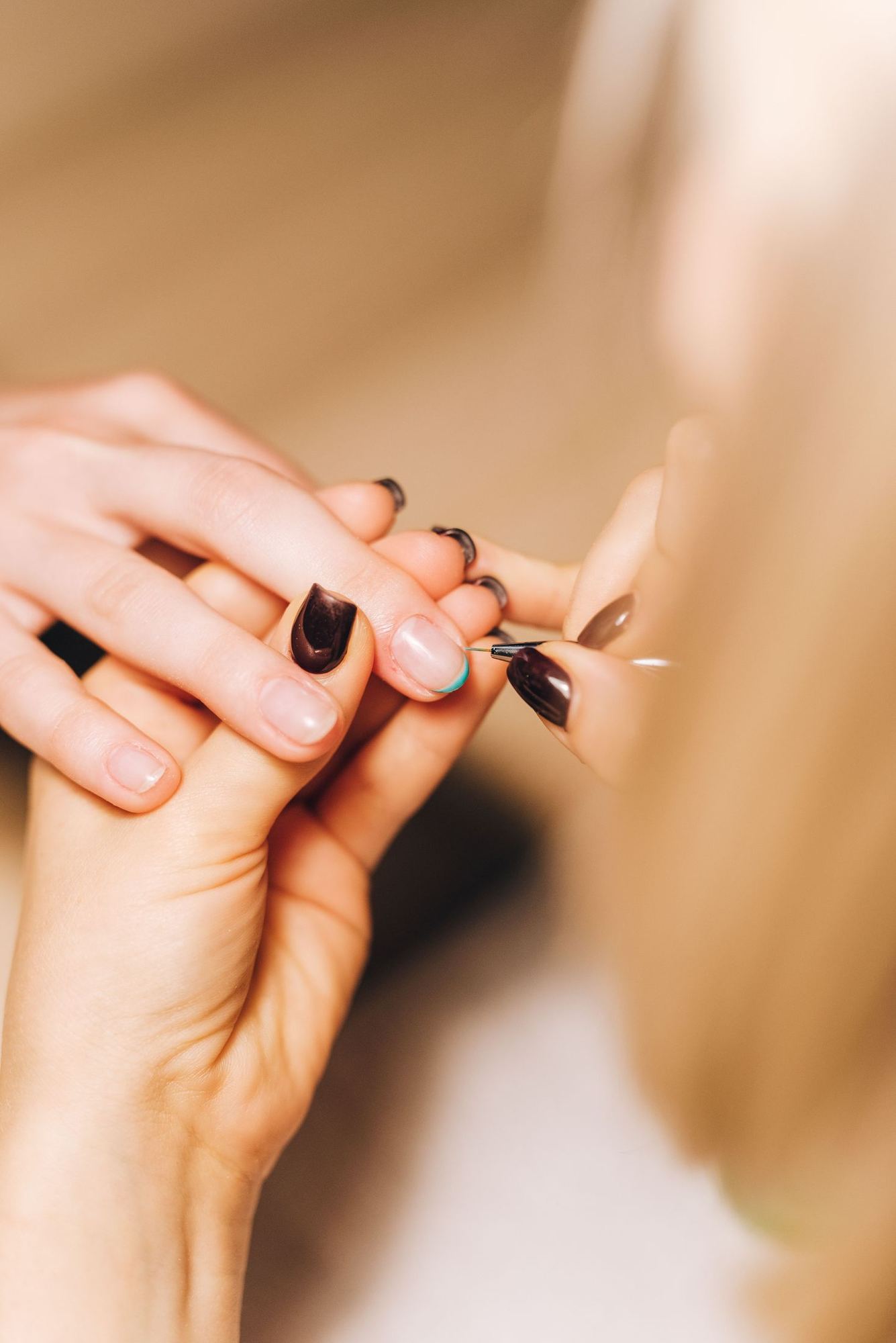 Manicura con luz natural